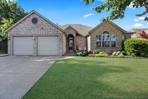10218 E 114th Pl S, Bixby, OK, 74008-3203 | Card Image