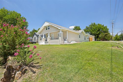 501 W Texas St, Denison, TX, 75020-6137 | Card Image