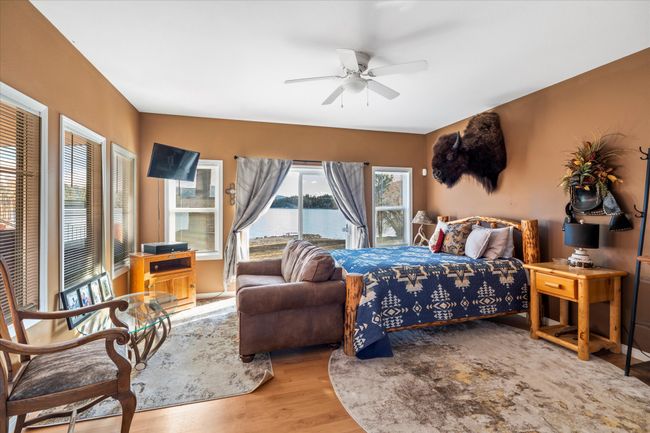 Cottage with full bathroom and kitchen. | Image 91