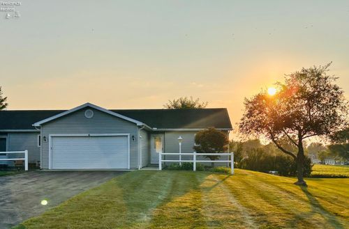 a-520 Autumnwood Dr, Tiffin, OH, 44883-2064 | Card Image