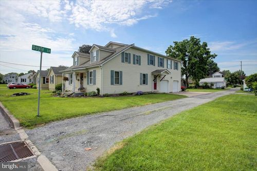 227 Tyrone St, GREENCASTLE, PA, 17225-1045 | Card Image