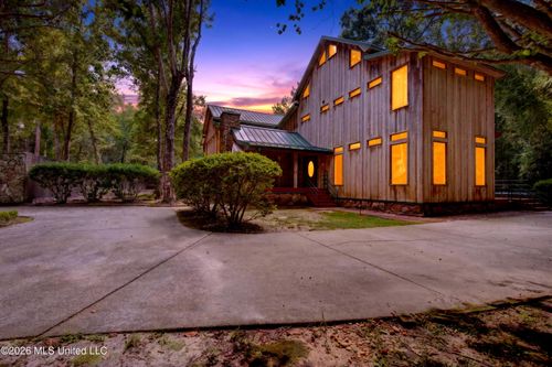 3205 N 1st St, Ocean Springs, MS, 39564-8506 | Card Image