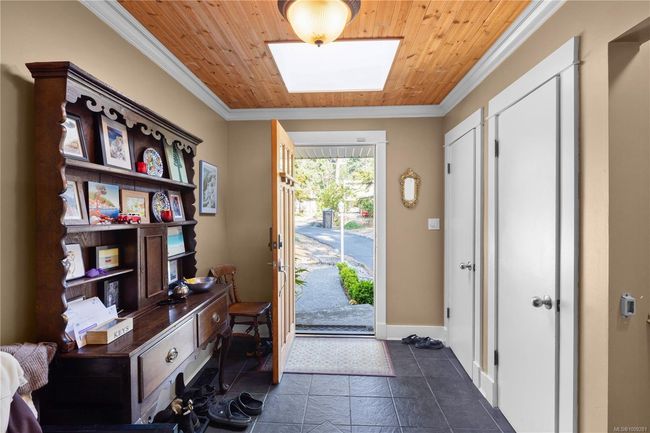 3935 Tudor Ave, House other with 4 bedrooms, 3 bathrooms and 2 parking in Saanich BC | Image 16