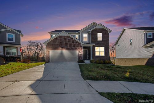 58543 Navarra Dr, South Lyon, MI, 48178-7125 | Card Image