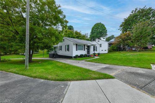 834 Ross Ave, Greensboro, NC, 27406-2412 | Card Image