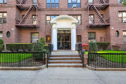 4j-73-20 Austin St, Forest Hills, NY, 11375-6207 | Card Image