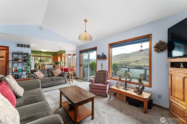916 No See Um Rd, House other with 3 bedrooms, 3 bathrooms and 2 parking in Chelan WA | Image 6