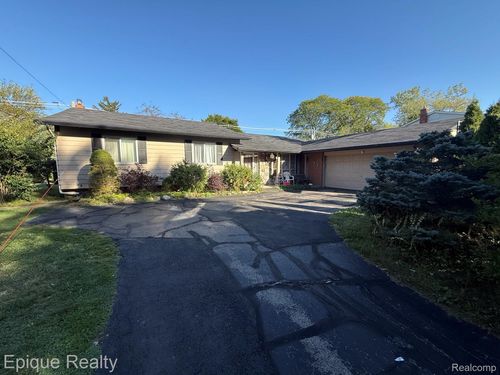 7335 Coach Ln, West Bloomfield, MI, 48322-4020 | Card Image