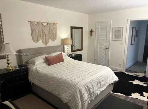 704-500 Ne 12th Ave, Hallandale Beach, FL, 33009-3638 | Card Image