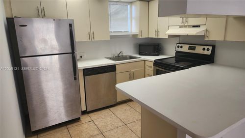 409-8290 Lake Dr, Doral, FL, 33166-4675 | Card Image