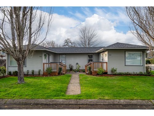 512 W Center St, Roseburg, OR, 97471-2319 | Card Image