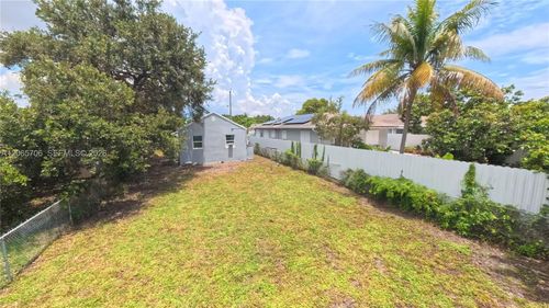 3156 Nw 55th St, Miami, FL, 33142-2840 | Card Image