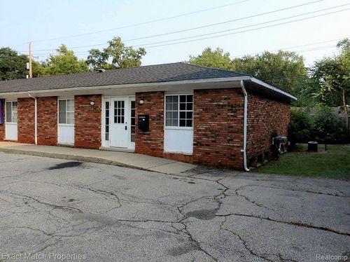 c-9555 Commerce Rd, Commerce Twp, MI, 48382-4165 | Card Image
