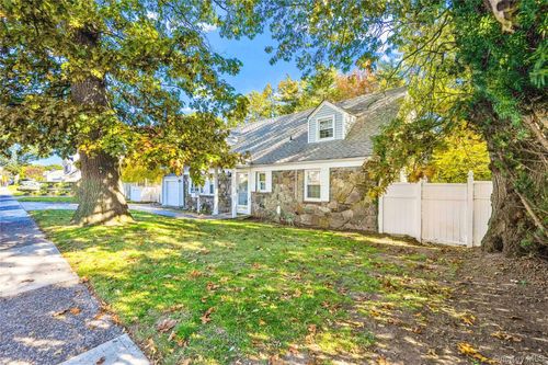 303 Nassau Blvd, West Hempstead, NY, 11552-2855 | Card Image