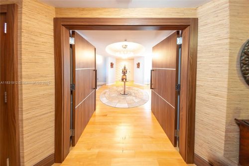 apt-2004-18911 Collins Ave, Sunny Isles Beach, FL, 33160-2391 | Card Image