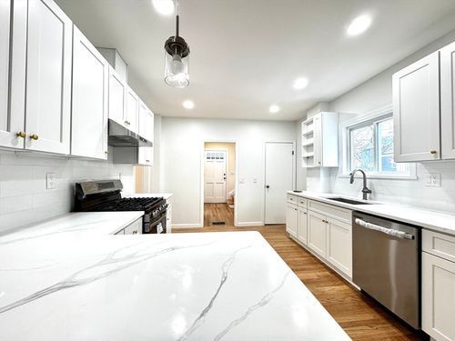 98 Safford St, Quincy, MA, 02170-1008 | Card Image