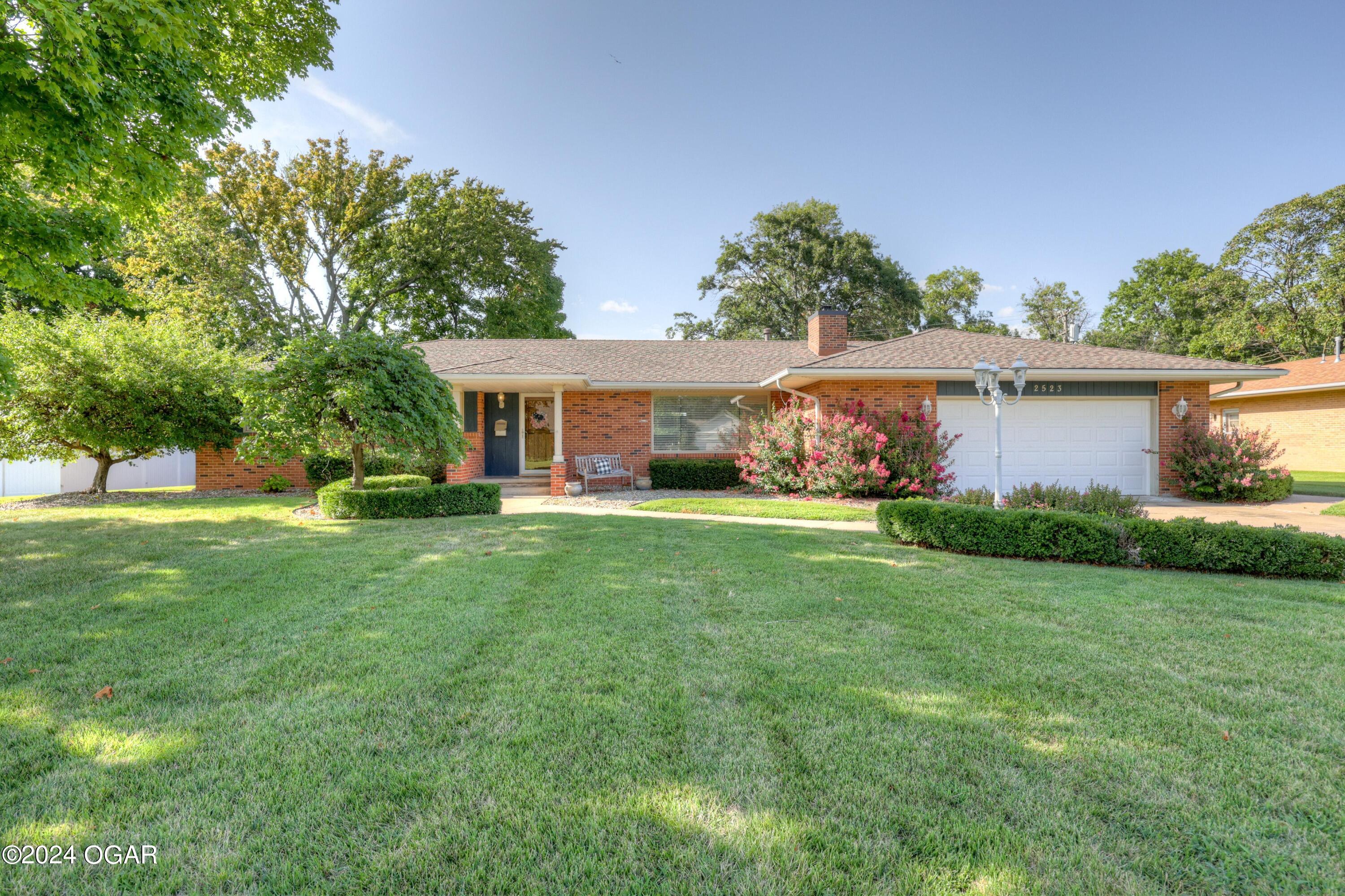 11th St, Joplin, MO 64801