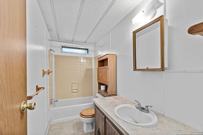1189 Vivroux Ranch Rd, Home with 4 bedrooms, 3 bathrooms and null parking in Seguin TX | Image 14
