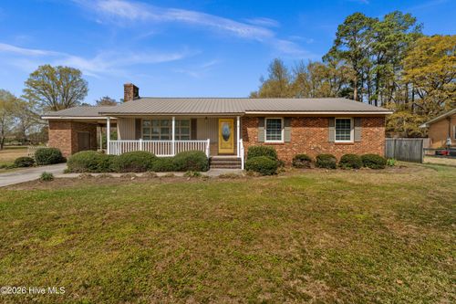 129 Pineland Ave, Mount Olive, NC, 28365-8807 | Card Image
