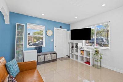 800 Nw 6th Ave, House other with 1 bedrooms, 1 bathrooms and null parking in Hallandale Beach FL | Image 2