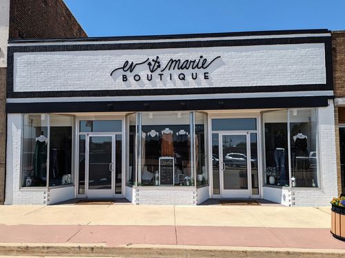 146 W Main St, LENA, IL, 61048-9247 | Card Image