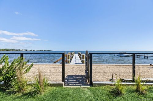 12 Seaview Ln, Center Moriches, NY, 11934-3112 | Card Image
