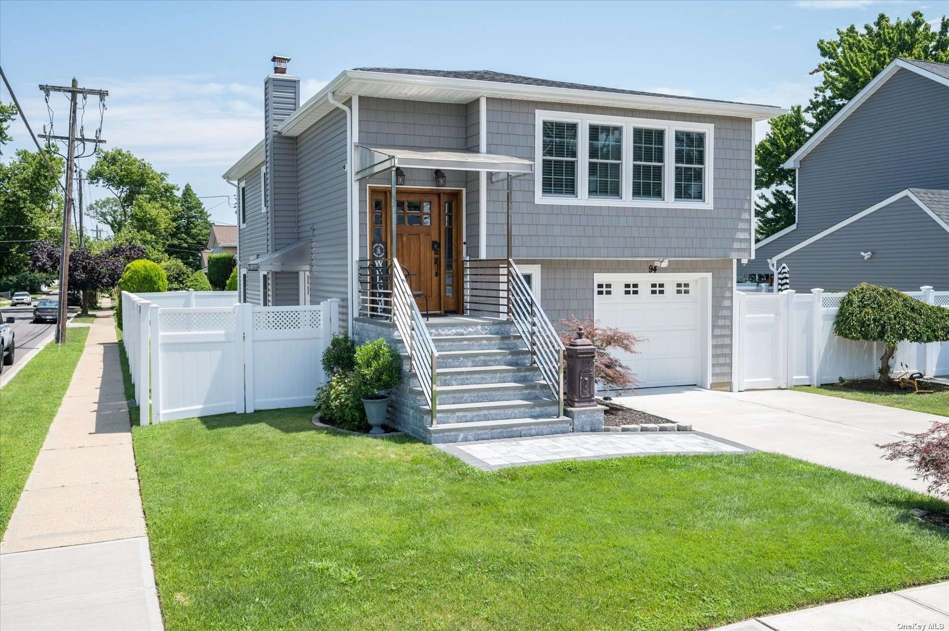 Crestwood Blvd, Farmingdale, NY 11735