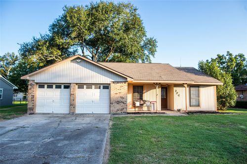 724 John Albert Dr, East Bernard, TX, 77435-7410 | Card Image