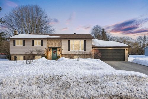 8 St Patrick'S Dr, Phelpston, ON, L0L2K0 | Card Image