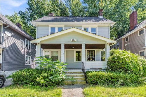921 Helmsdale Rd, Cleveland Heights, OH, 44112-2303 | Card Image
