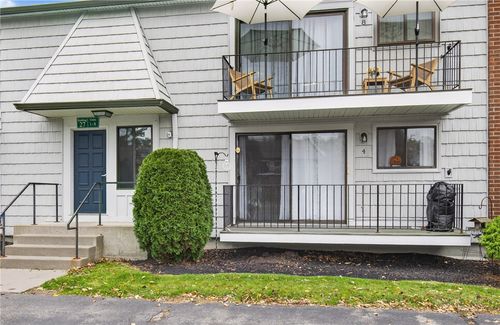 8-27 Great Wood Ct, Fairport, NY, 14450-2782 | Card Image