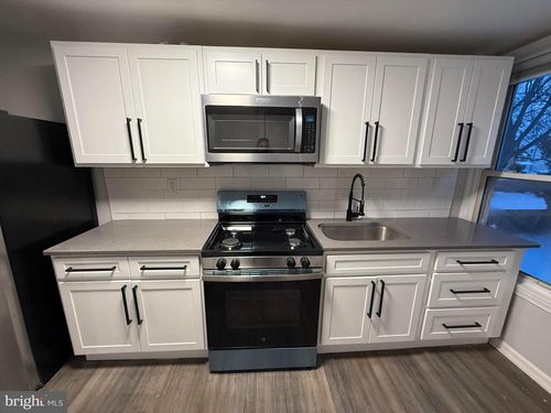 4-212 Warren Street, BEVERLY, NJ, 08010 | Card Image