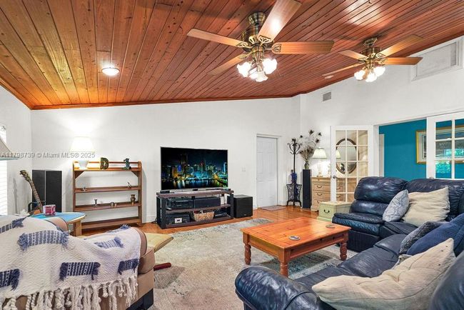 6551 Sw 126 Th St, House other with 5 bedrooms, 3 bathrooms and null parking in Pinecrest FL | Image 12