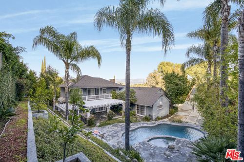 3690 Crownridge Dr, Sherman Oaks, CA, 91403-4817 | Card Image