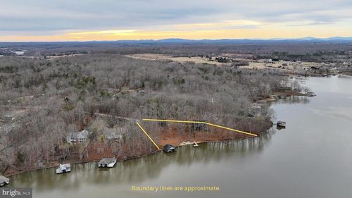 7313 Oakwood Dr, ORANGE, VA, 22960-9137 | Card Image