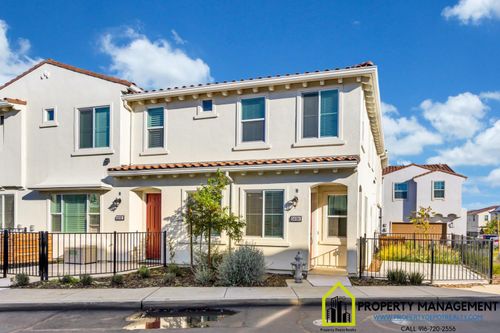 54104-5301 E Commerce Way, Sacramento, CA, 95835-3047 | Card Image