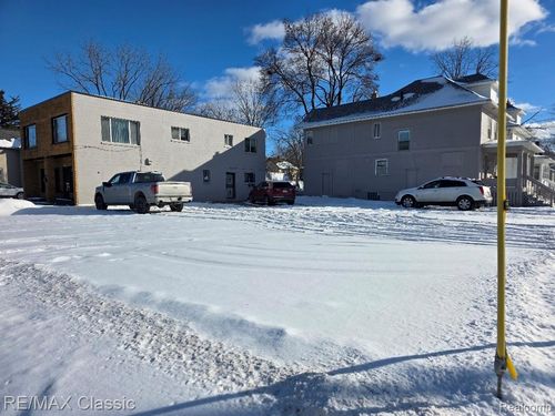 827 W Saginaw St, Lansing, MI, 48915-1962 | Card Image