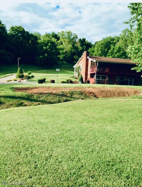 976 Braun Rd, Belpre, OH, 45714-1334 | Card Image