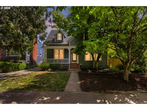 904 Se 70th Ave, Portland, OR, 97215-2130 | Card Image