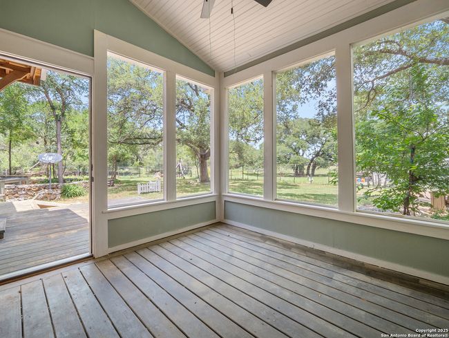 Screened in porch | Image 17