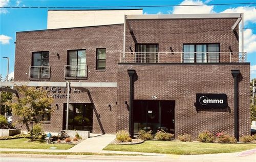 302-726 E Emma Avenue, Springdale, AR, 72764 | Card Image