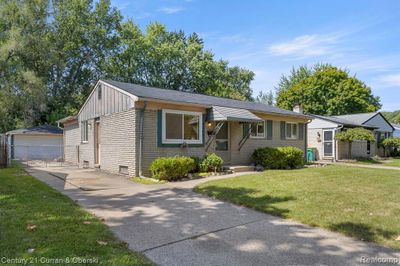 9346 Chamberlain Street, Home with 3 bedrooms, 2 bathrooms and null parking in Romulus MI | Image 2