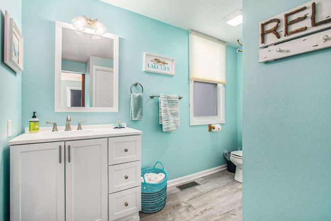 Main floor bedroom ensuite bathroom | Image 14