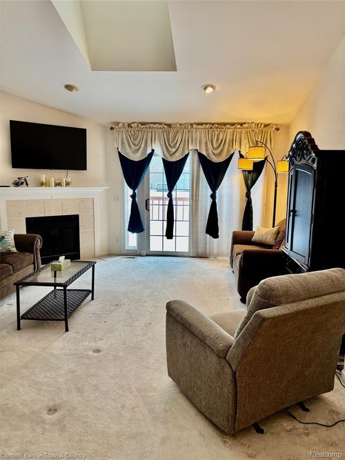 6320 Squire Lake Dr, Flushing, MI, 48433-2381 | Card Image