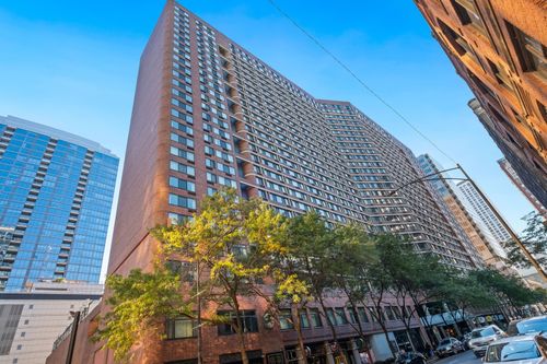 2118-211 Ohio St, Chicago, IL, 60611-7212 | Card Image