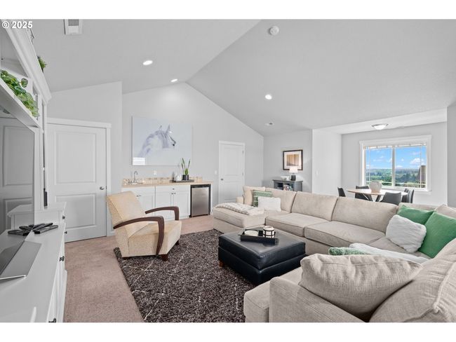 1010 Nw 1 St St, House other with 4 bedrooms, 3 bathrooms and 2 parking in Dundee OR | Image 35