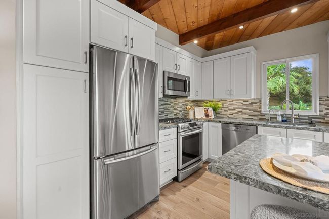 2036 Santa Fe Ave, Condo with 3 bedrooms, 2 bathrooms and 4 parking in Del Mar CA | Image 12