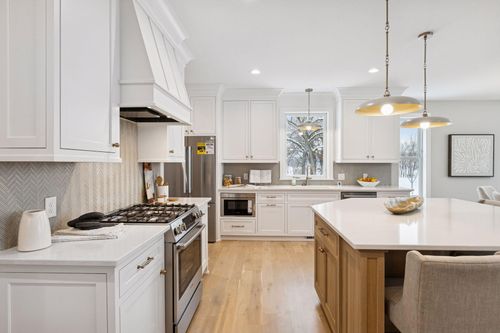 599 Harbor Ct, Shoreview, MN, 55126-1936 | Card Image