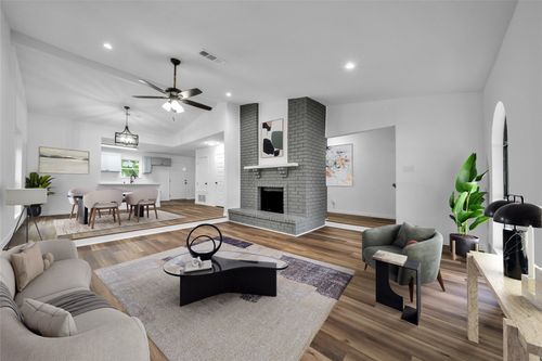2009 Clark Trl, Grand Prairie, TX, 75052-2212 | Card Image