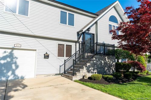671 Tabor Pl, East Meadow, NY, 11554-5330 | Card Image
